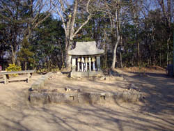 雌岡山・雄岡山