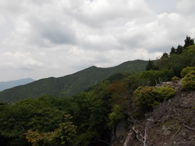 さすがに1000ｍの空中回廊。涼しい風が気持ちいいですが、周りが見えないのがちょっとさみしい。