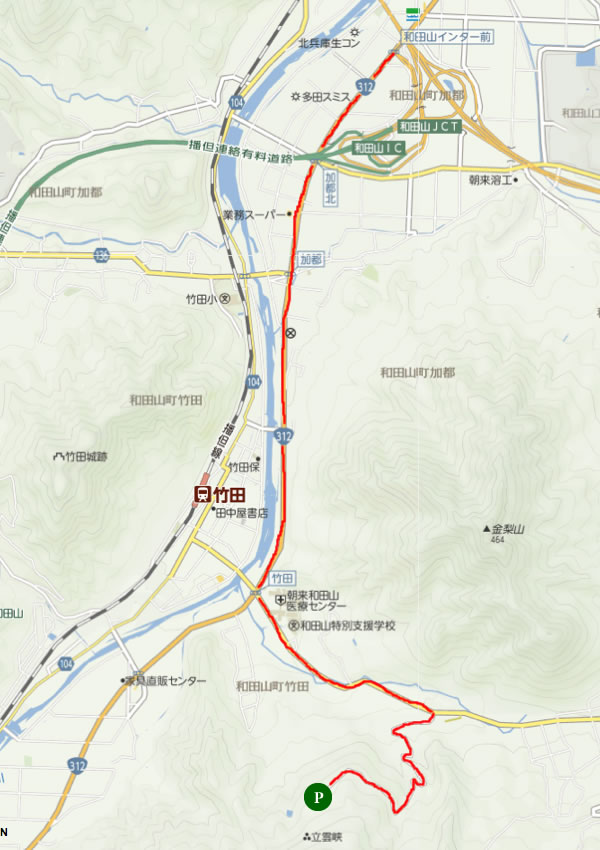 播但道和田山ICで下りて左折、R312を南下し、竹田交差点を左折する。 約1Kmほど走ると立雲峡の案内板があるのでそこで右折し、細い道を上っていく。 登り切ると2車線の広い道路になり、終点が駐車場です。 案内板からの坂道は大変狭く、また道路の両脇は最近の雨のせいでかなり深くえぐられていますので、 対向車とすれ違う際にはご注意ください。出会わないことをお祈りします。