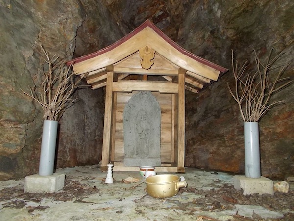 白綾の滝