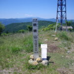 13：17　宍粟50名山の標柱が立ってます。