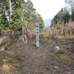 10：58　山頂の標柱