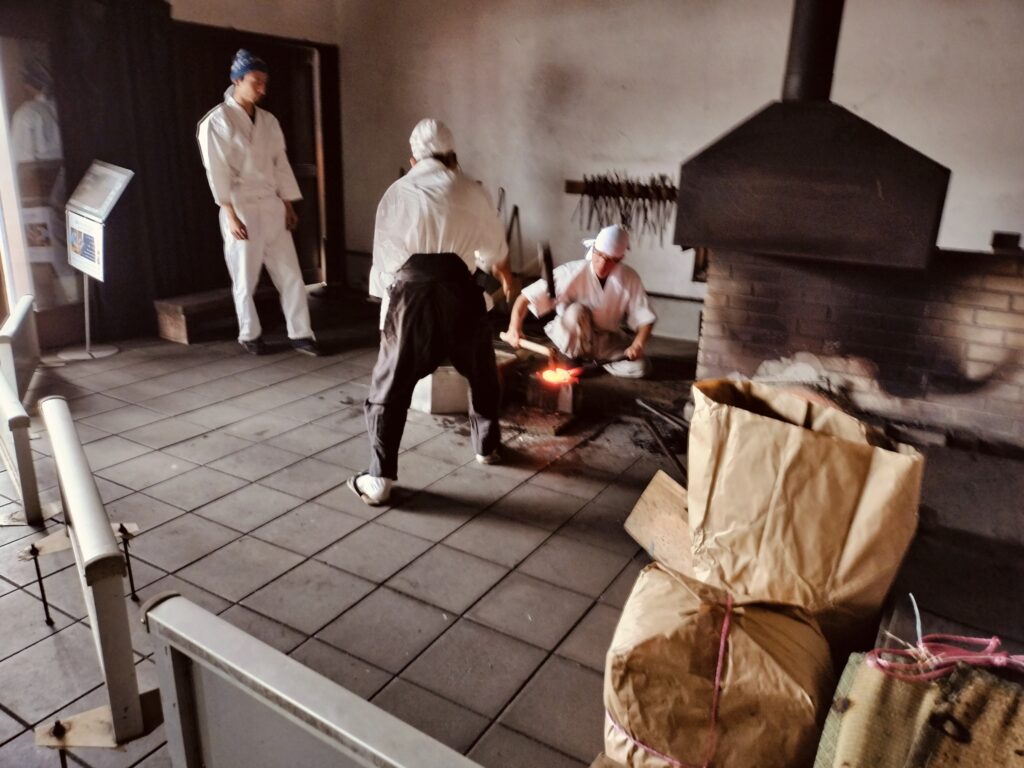 玉鋼の古式鍛錬